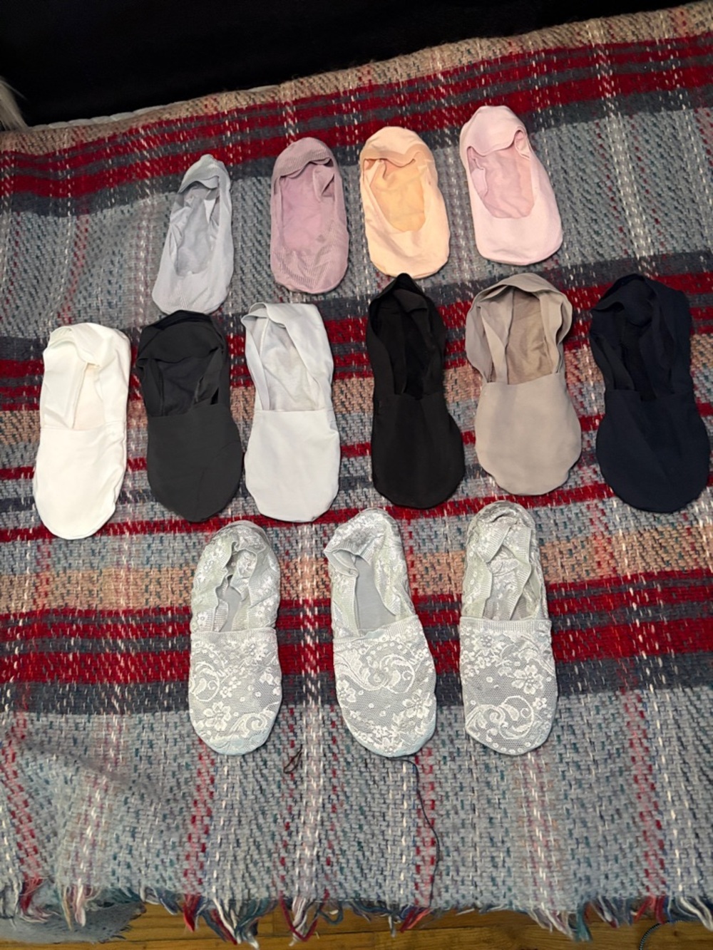 NWOT 16 Pack of No-Show Microfiber Stretchy Liner Socks in Neutrals Pastels Lace